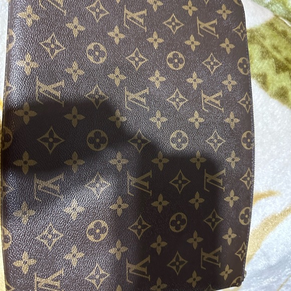 Louis Vuitton Monogram Clutch/iPad
Pro - Picture 9 of 16